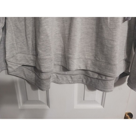 NWT Women's Liz Claiborne Gray Light Sweatshirt Top Blouse Size L Lt. Grey Hthr - Picture 2 of 5